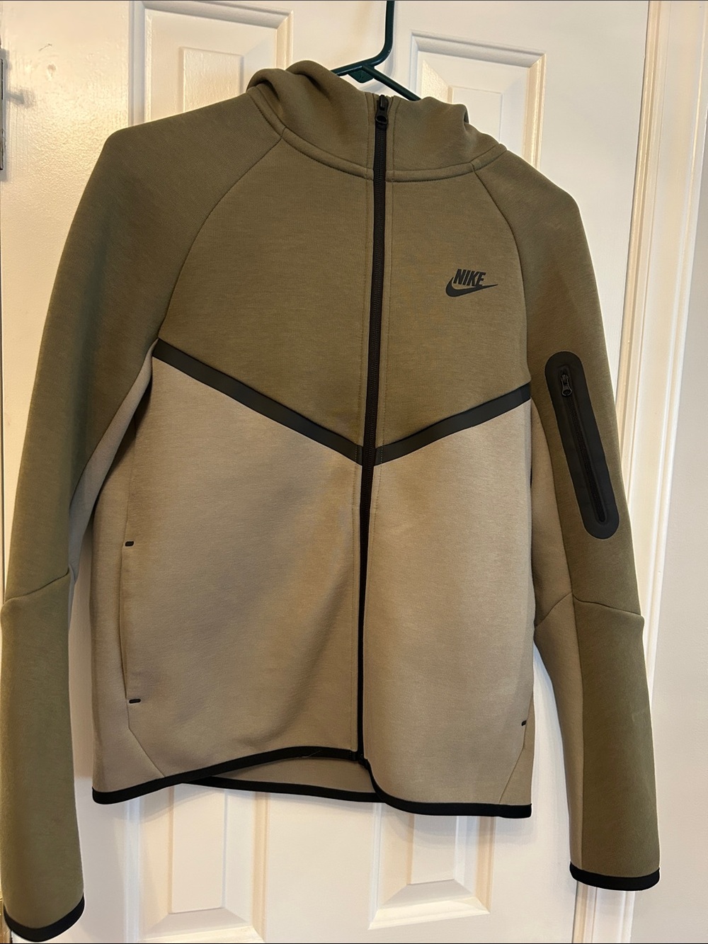 Nike Boys’ Tech Full-Zip Sweatshirt